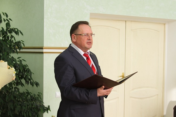 13 апреля во Дворце торжеств отметили золотой юбилей супруги Бурдиян