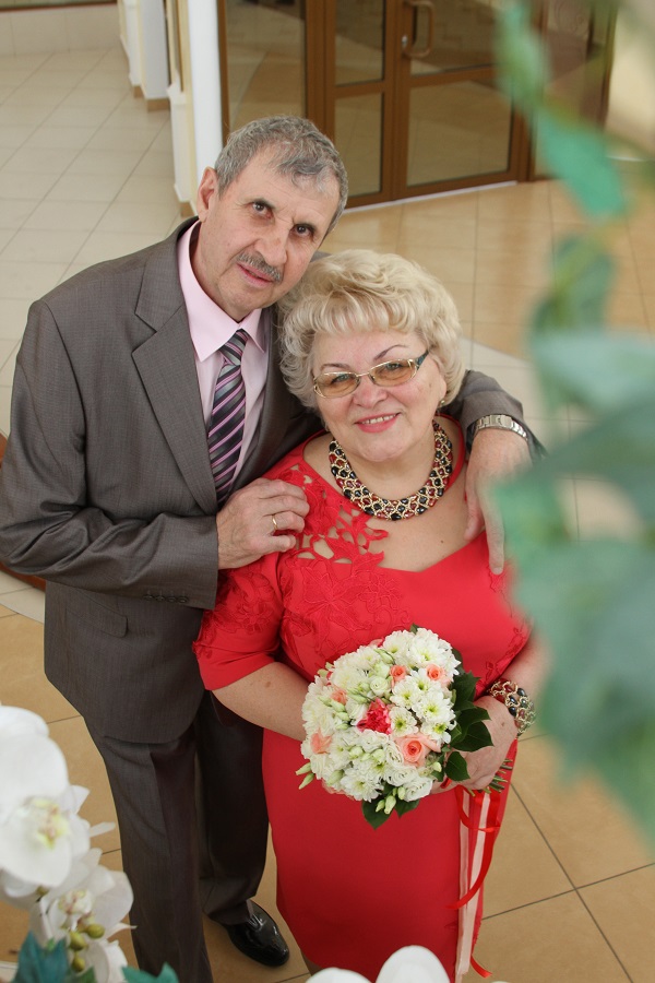 13 апреля во Дворце торжеств отметили золотой юбилей супруги Бурдиян