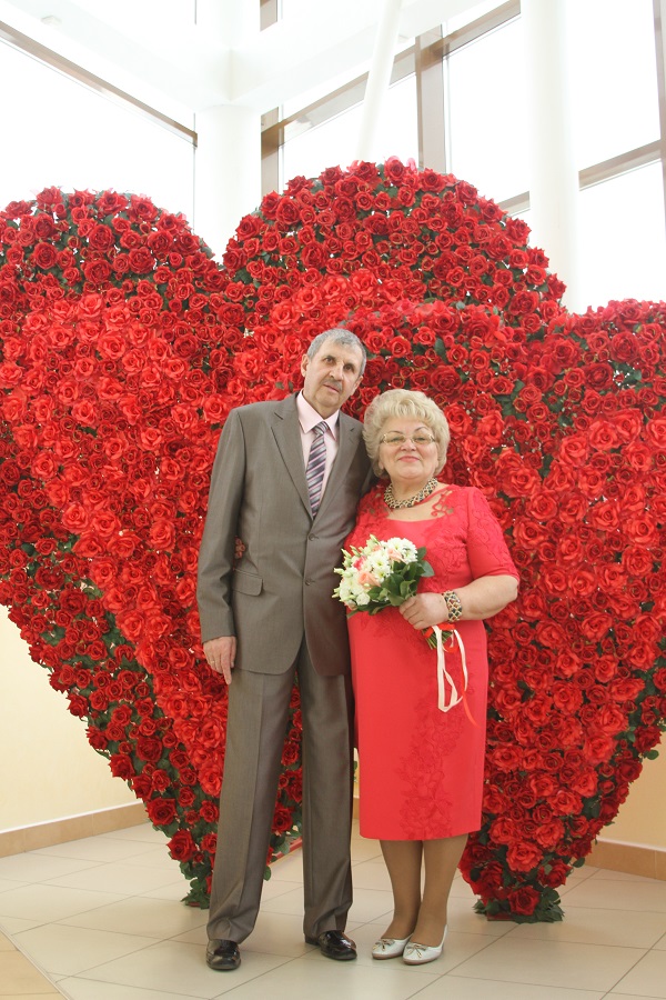 13 апреля во Дворце торжеств отметили золотой юбилей супруги Бурдиян