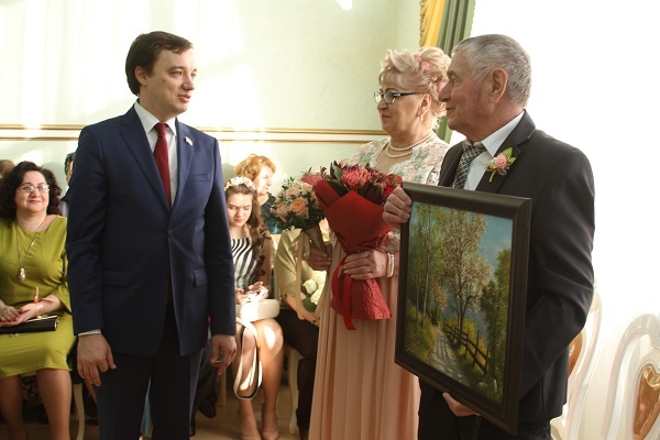 21 апреля в о Дворце торжеств прошел юбилей супругов Лобановых 21 апреля в о Дворце торжеств прошел юбилей супругов Лобановых