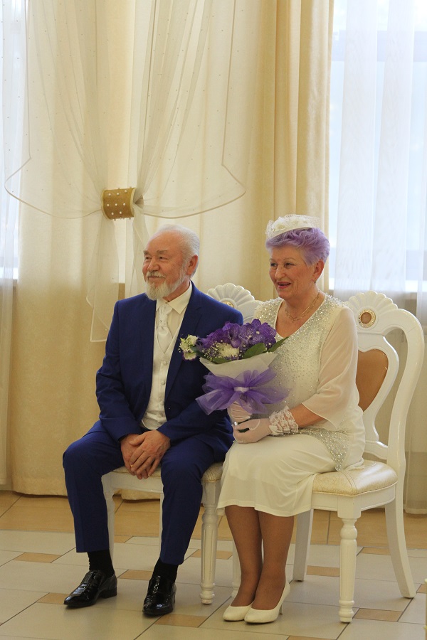 28 апреля во Дворце торжеств отметили золотой юбилей супруги Лежнины