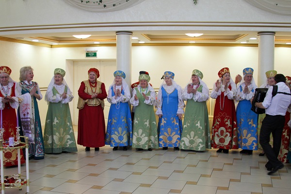 28 апреля во Дворце торжеств отметили золотой юбилей супруги Лежнины