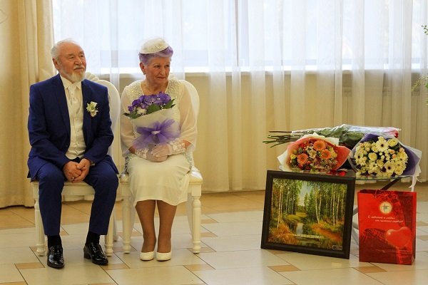 28 апреля во Дворце торжеств отметили золотой юбилей супруги Лежнины
