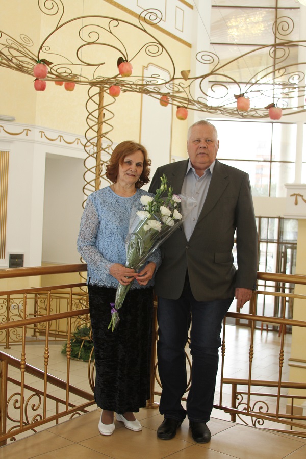 30 мая 2018 годаво Дворце торжеств отпраздновали золотой юбилей супруги Малышкины