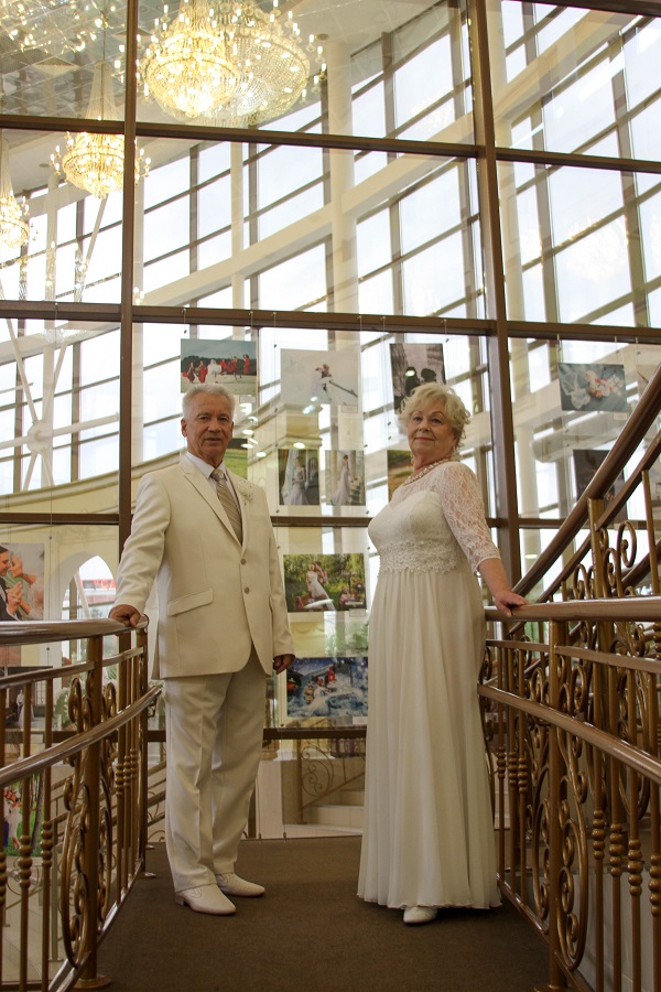 21 августа во Дворце торжеств отметили золотой юбилей супруги Костровы 21 августа во Дворце торжеств отметили золотой юбилей супруги Костровы