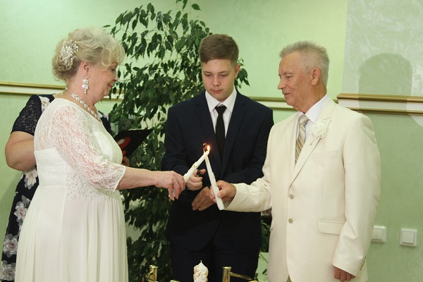 21 августа во Дворце торжеств отметили золотой юбилей супруги Костровы 21 августа во Дворце торжеств отметили золотой юбилей супруги Костровы