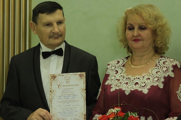 27 октября во Дворце торжеств отметили коралловый юбилей супруги Давыдовы