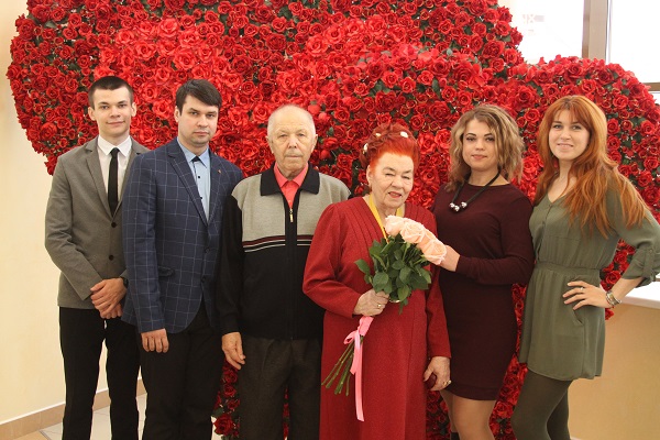 16 апреля во Дворце торжеств отметили золотой юбилей супруги Хлопяк