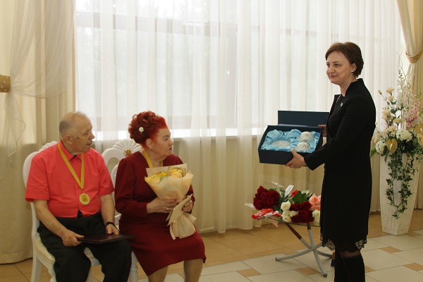 16 апреля во Дворце торжеств отметили золотой юбилей супруги Хлопяк