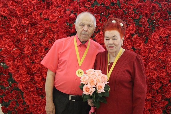 16 апреля во Дворце торжеств отметили золотой юбилей супруги Хлопяк