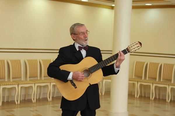 25 апреля во Дворце торжеств отметили бриллиантовый юбилей супруги Колесниковы