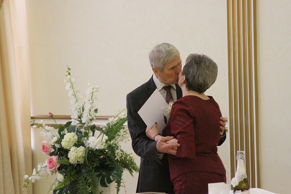 18 мая во Дворце торжеств отметили золотой юбилей супруги Веселовы Владимир Анатольевич и Любовь Михайловна  