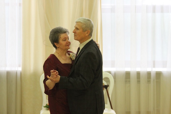 18 мая во Дворце торжеств отметили золотой юбилей супруги Веселовы Владимир Анатольевич и Любовь Михайловна  