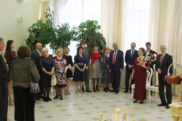 18 мая во Дворце торжеств отметили золотой юбилей супруги Веселовы Владимир Анатольевич и Любовь Михайловна  