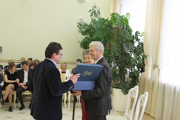 18 мая во Дворце торжеств отметили золотой юбилей супруги Веселовы Владимир Анатольевич и Любовь Михайловна  