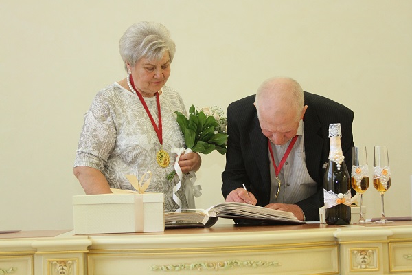 13 августа во Дворце торжеств, отметили золотой юбилей свадьбы супруги Филатовы