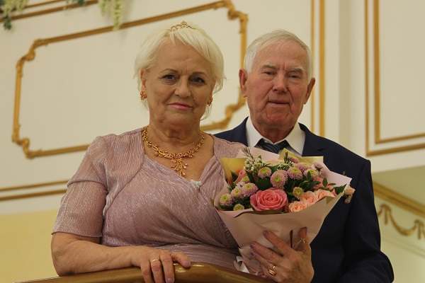 6 сентября во Дворце торжеств отметили золотой юбилей семья Мирошниковых