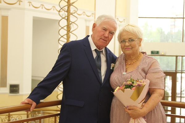 6 сентября во Дворце торжеств отметили золотой юбилей семья Мирошниковых