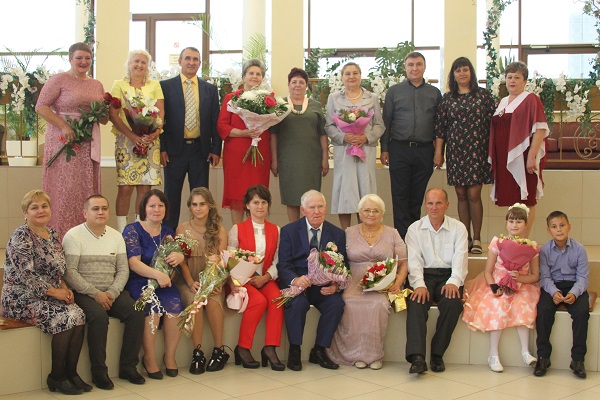 6 сентября во Дворце торжеств отметили золотой юбилей семья Мирошниковых