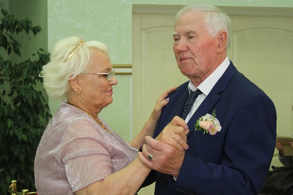 6 сентября во Дворце торжеств отметили золотой юбилей семья Мирошниковых