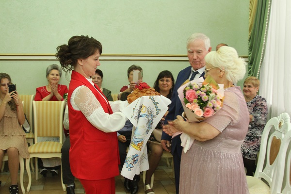 6 сентября во Дворце торжеств отметили золотой юбилей семья Мирошниковых