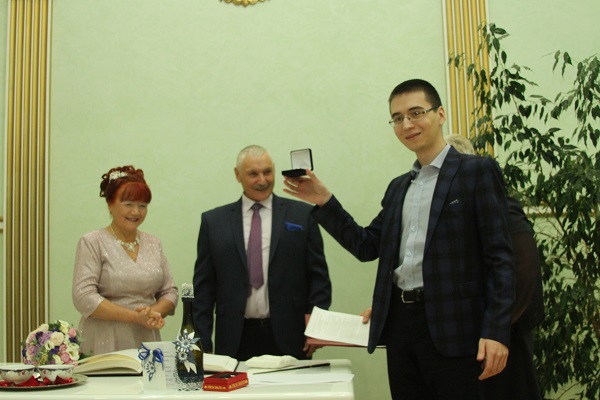 18.10.19 года во Дворце торжеств отметили золотой юбилей свадьбы супруги Закетдиновы 