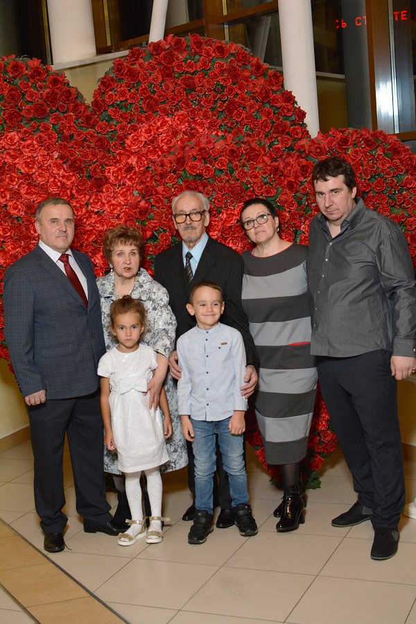 26 октября во Дворце торжеств отметили бриллиантовый  юбилей супруги Сысоевы