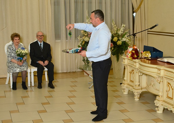 26 октября во Дворце торжеств отметили бриллиантовый  юбилей супруги Сысоевы