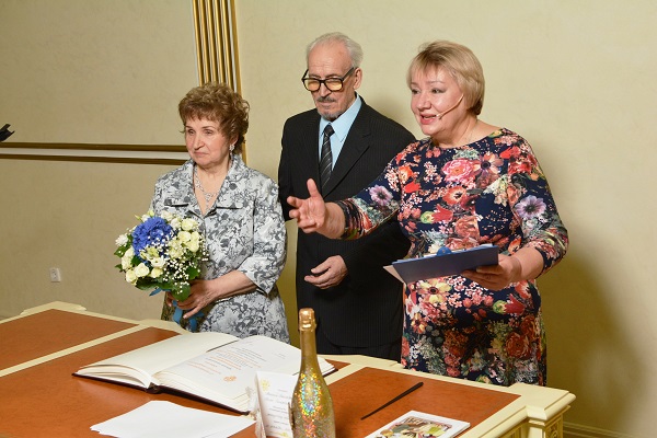 26 октября во Дворце торжеств отметили бриллиантовый  юбилей супруги Сысоевы