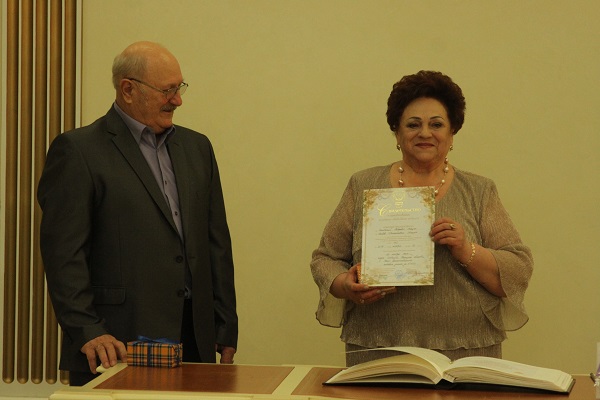 9 ноября во Дворце торжеств отметили золотой юбилей супруги Мацюк 9 ноября во Дворце торжеств отметили золотой юбилей супруги Мацюк