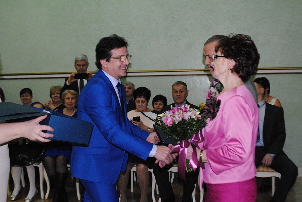 20 декабря во Дворце торжеств отметили золотой юбилей супруги Нургалеевы