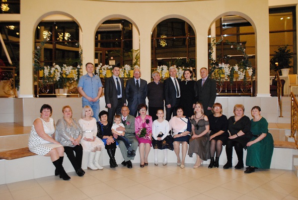 20 декабря во Дворце торжеств отметили золотой юбилей супруги Нургалеевы