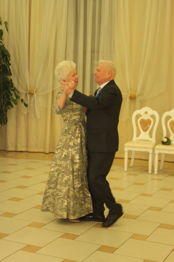 30 ноября отметили золотой юбилей супруги Поповы