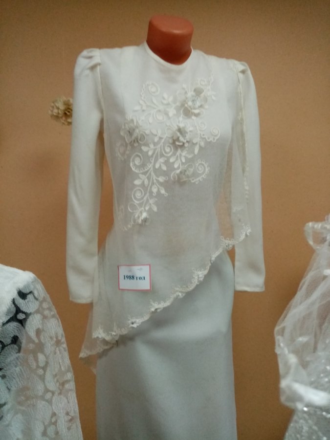 Выставка свадебных ретро-платьев   и аксессуаров