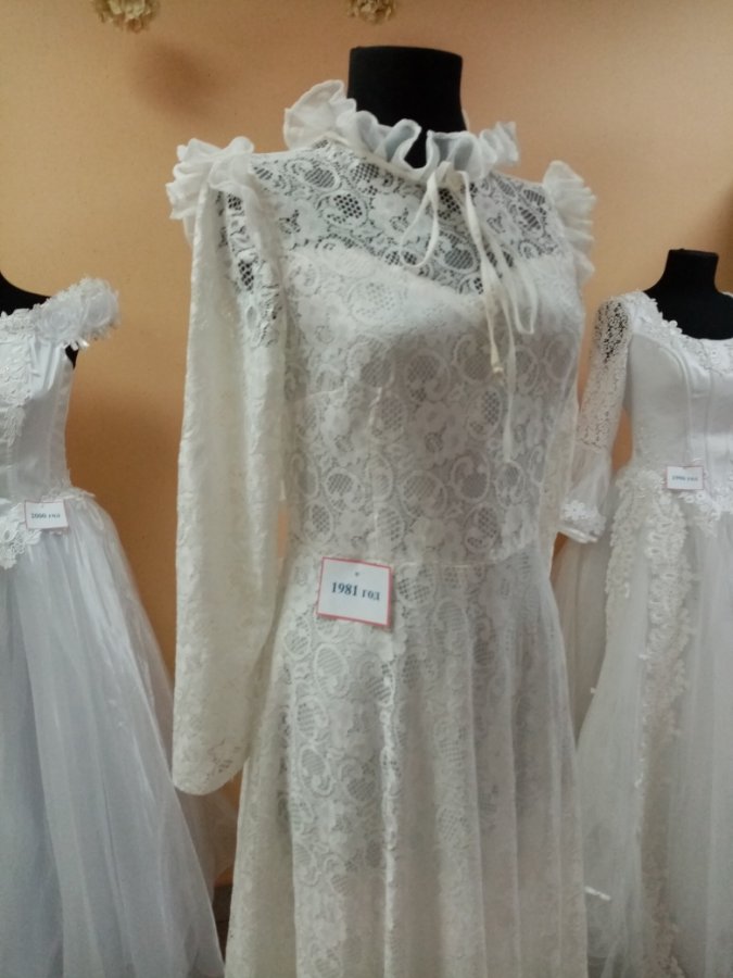 Выставка свадебных ретро-платьев   и аксессуаров