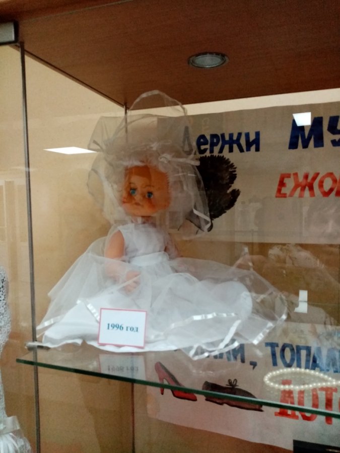 Выставка свадебных ретро-платьев   и аксессуаров