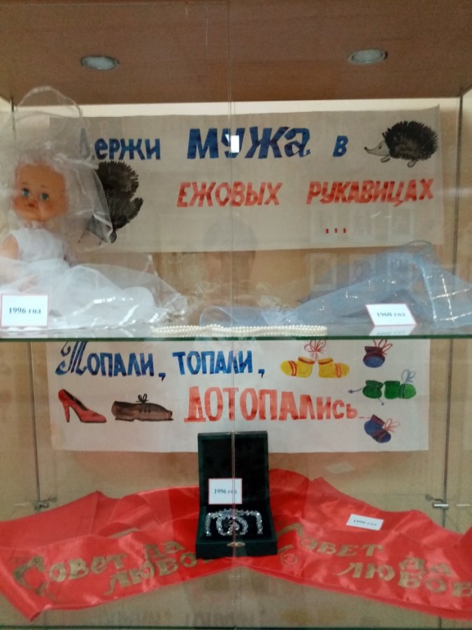 Выставка свадебных ретро-платьев   и аксессуаров