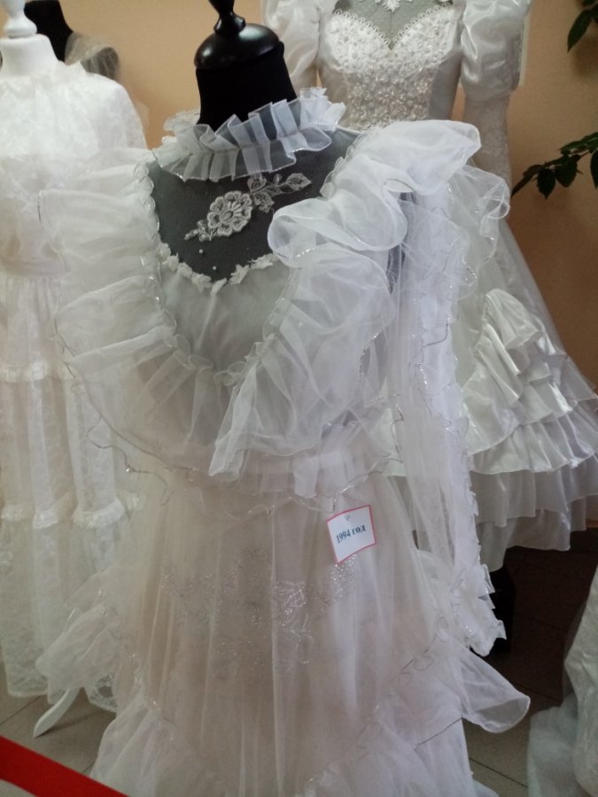 Выставка свадебных ретро-платьев   и аксессуаров