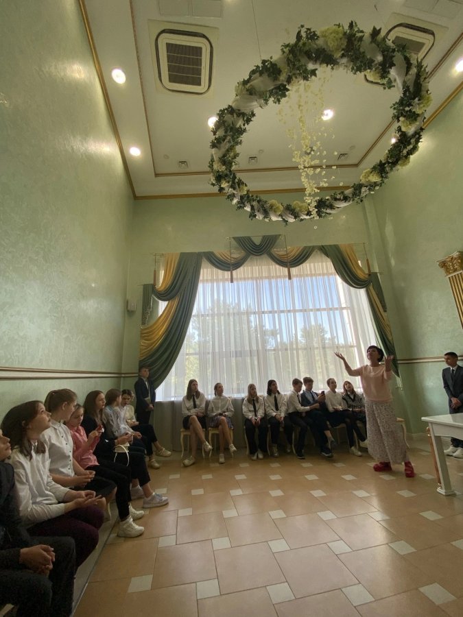 25 мая гимназисты 6 "В" класс посетили квест "Семейные ценности" в МКУ "Дворц торжеств".