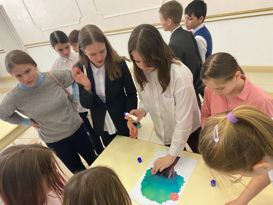 25 мая гимназисты 6 "В" класс посетили квест "Семейные ценности" в МКУ "Дворц торжеств".