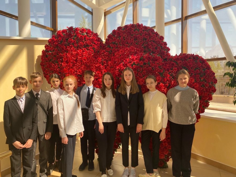 25 мая гимназисты 6 “В” класс посетили квест “Семейные ценности” в МКУ “Дворц торжеств”.