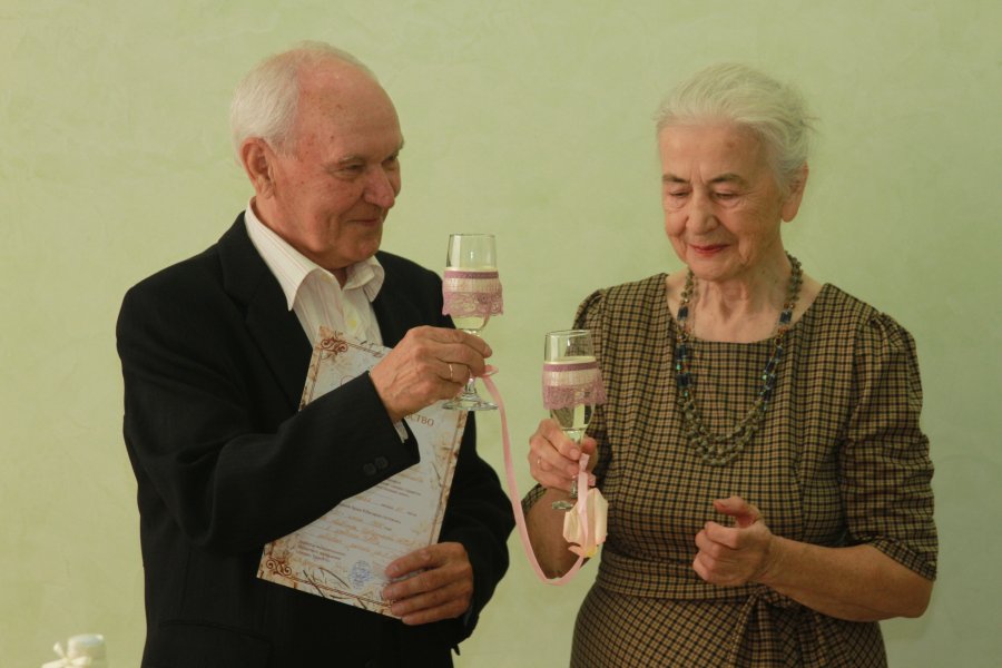 В 2023 году в сургутском Дворце торжеств провели более 30 свадебных юбилеев