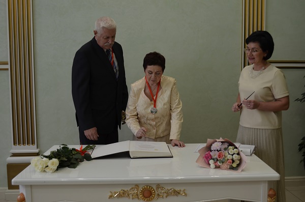 В 2023 году в сургутском Дворце торжеств провели более 30 свадебных юбилеев